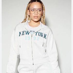 New heather grey New York embroidered hoodie M cropped